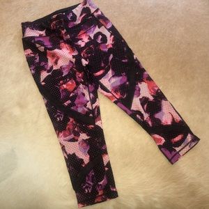 Calvin Klein S quick dry Capri floral leggings with mesh